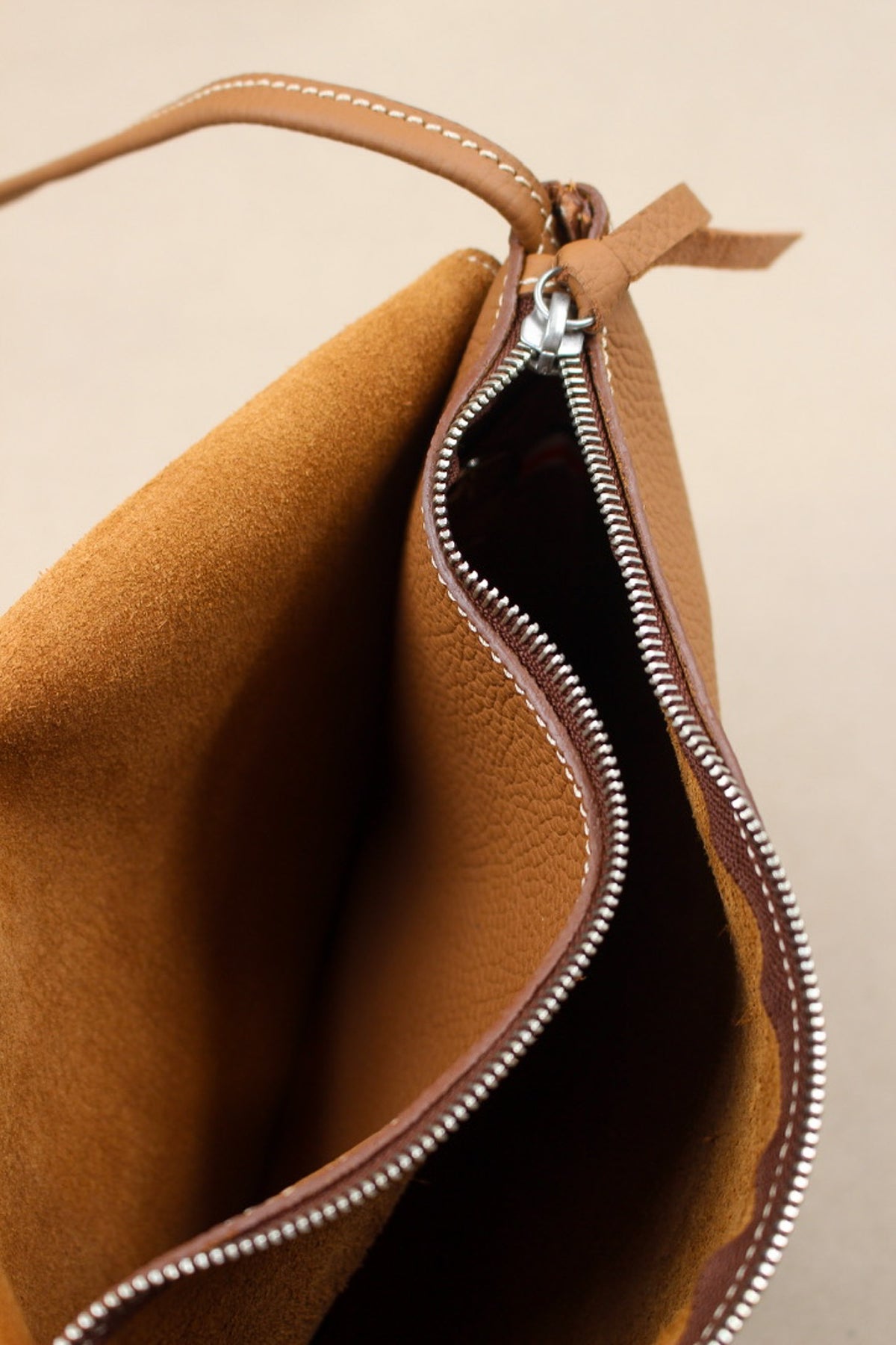 sac à rabat cuir de qualité camel maroquinerie française Mazamet