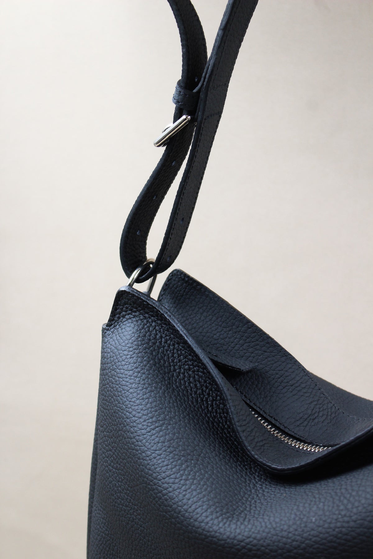 Janis sac hobo cuir grainé, grande poche centrale sac made in France
