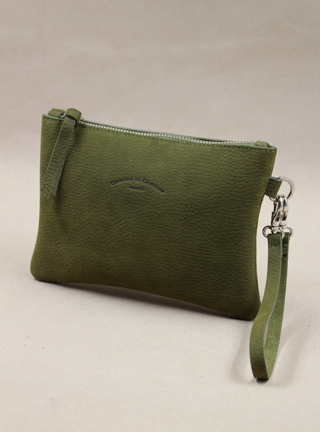 Trousse kaki en cuir nubuck de qualité