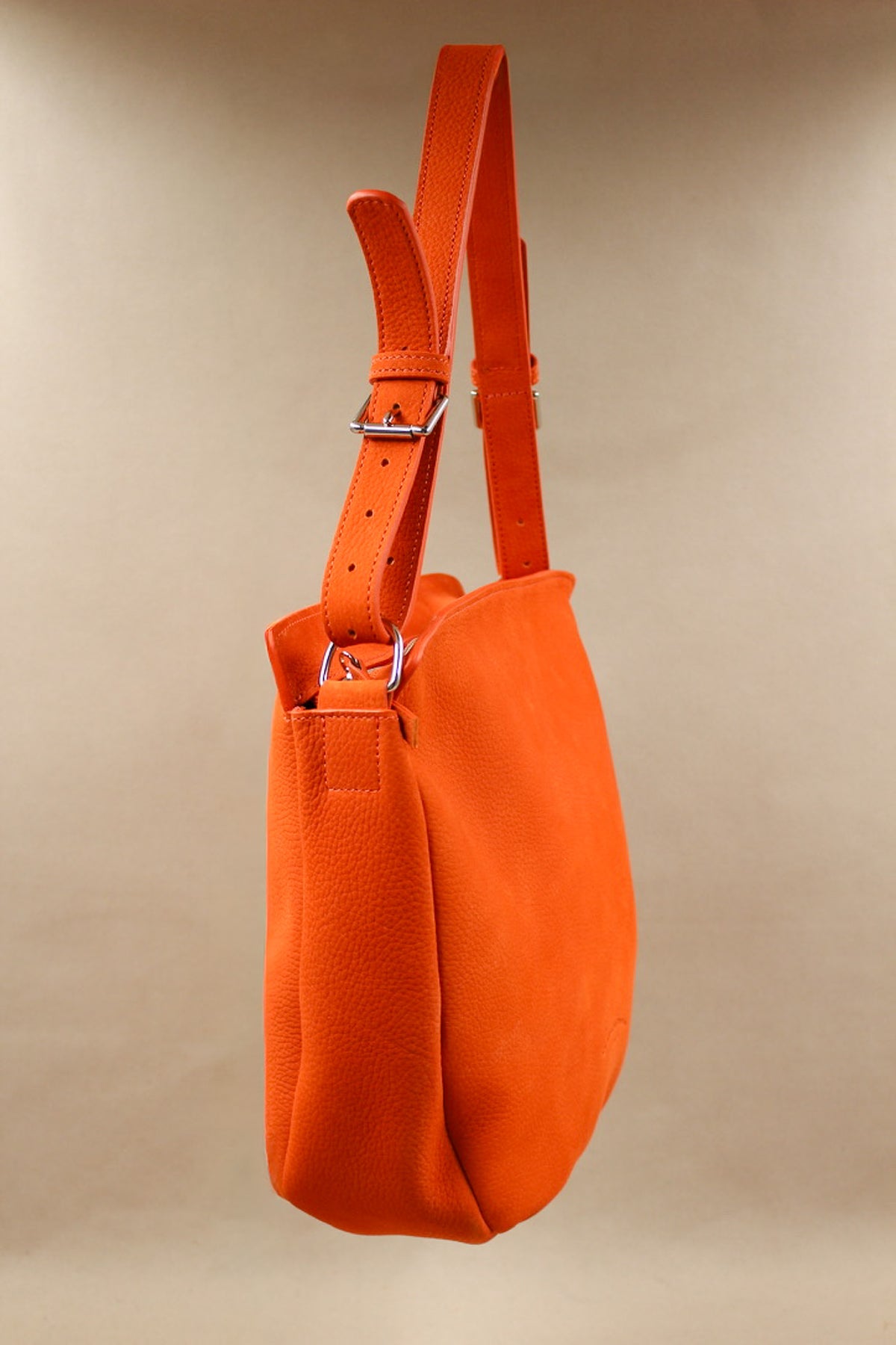 sac à bandoulière régalable cuir nubuck orange