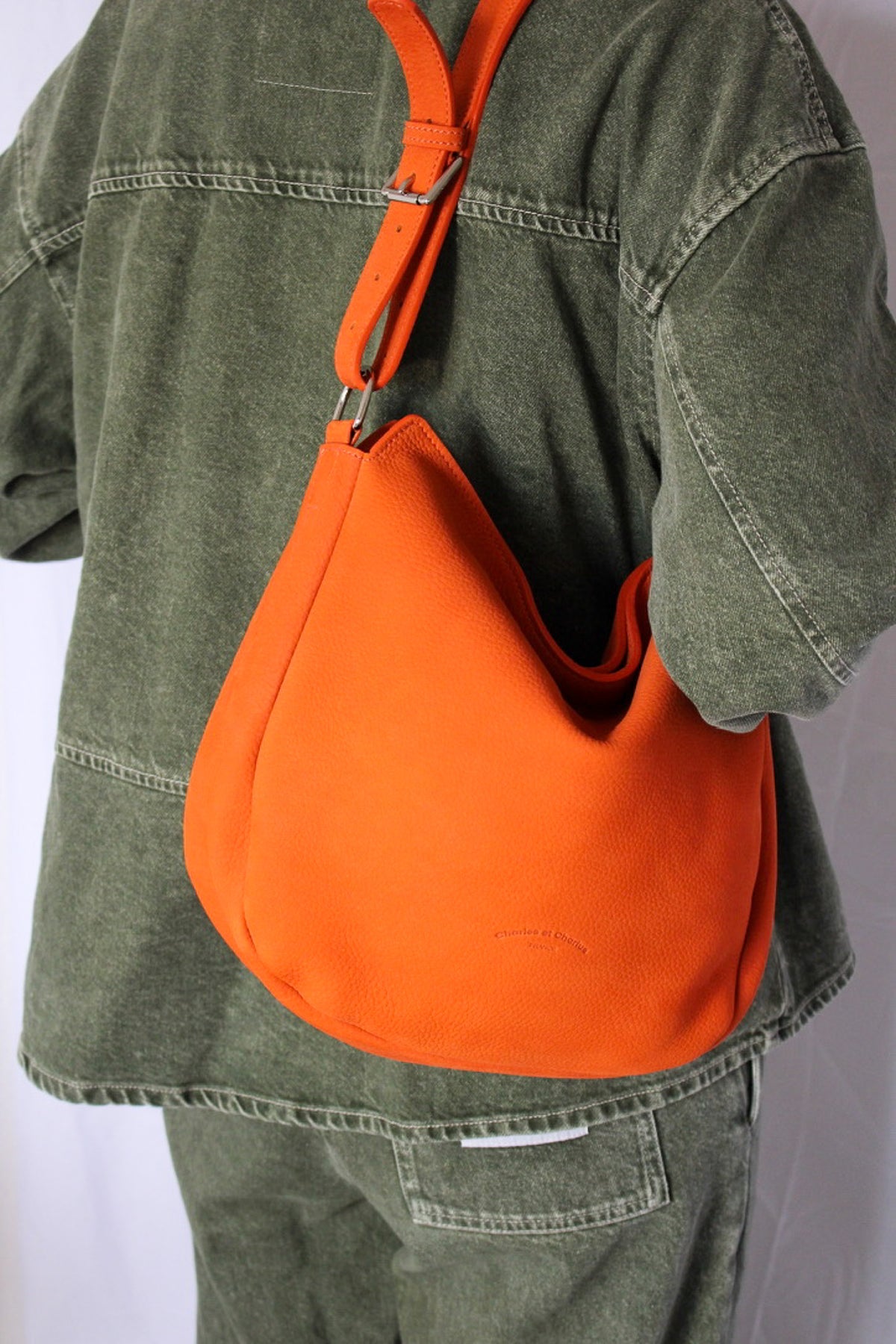 cuir nubuck orange, sac hobo à poche centrale