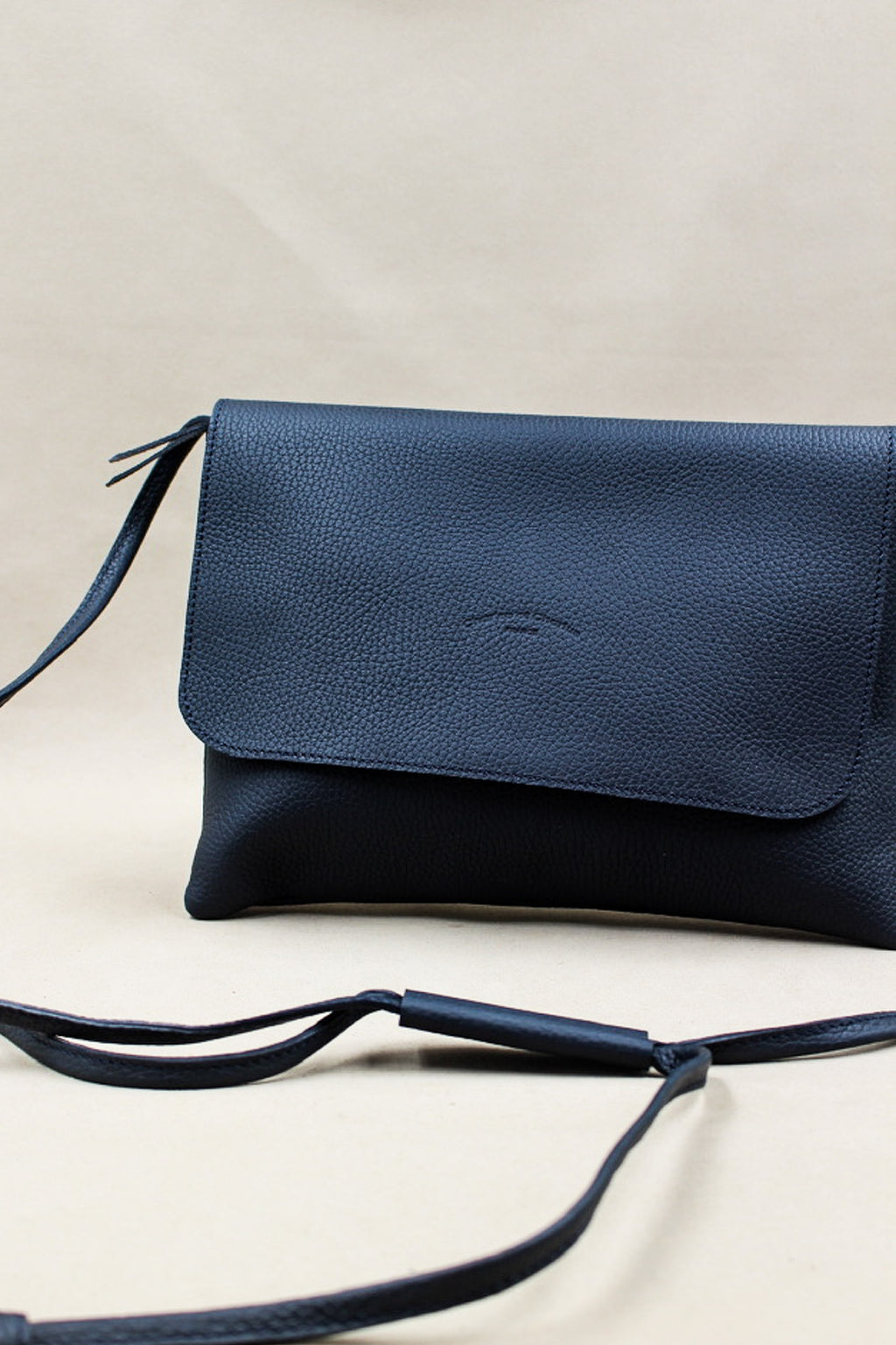 Sac Mariette bandoulière cuir taurillon artisanal noir