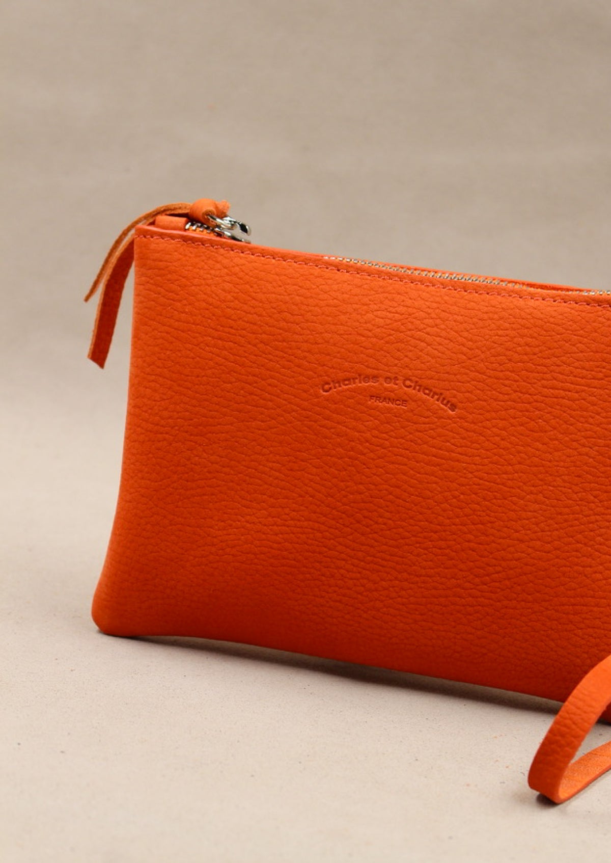 cuir orange en nubuck taurillon, accessoire qualité