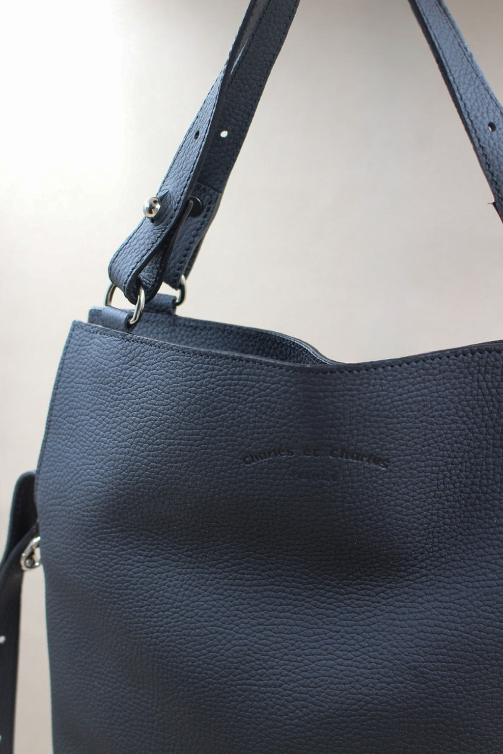 Sac minimaliste haut de gamme accessible