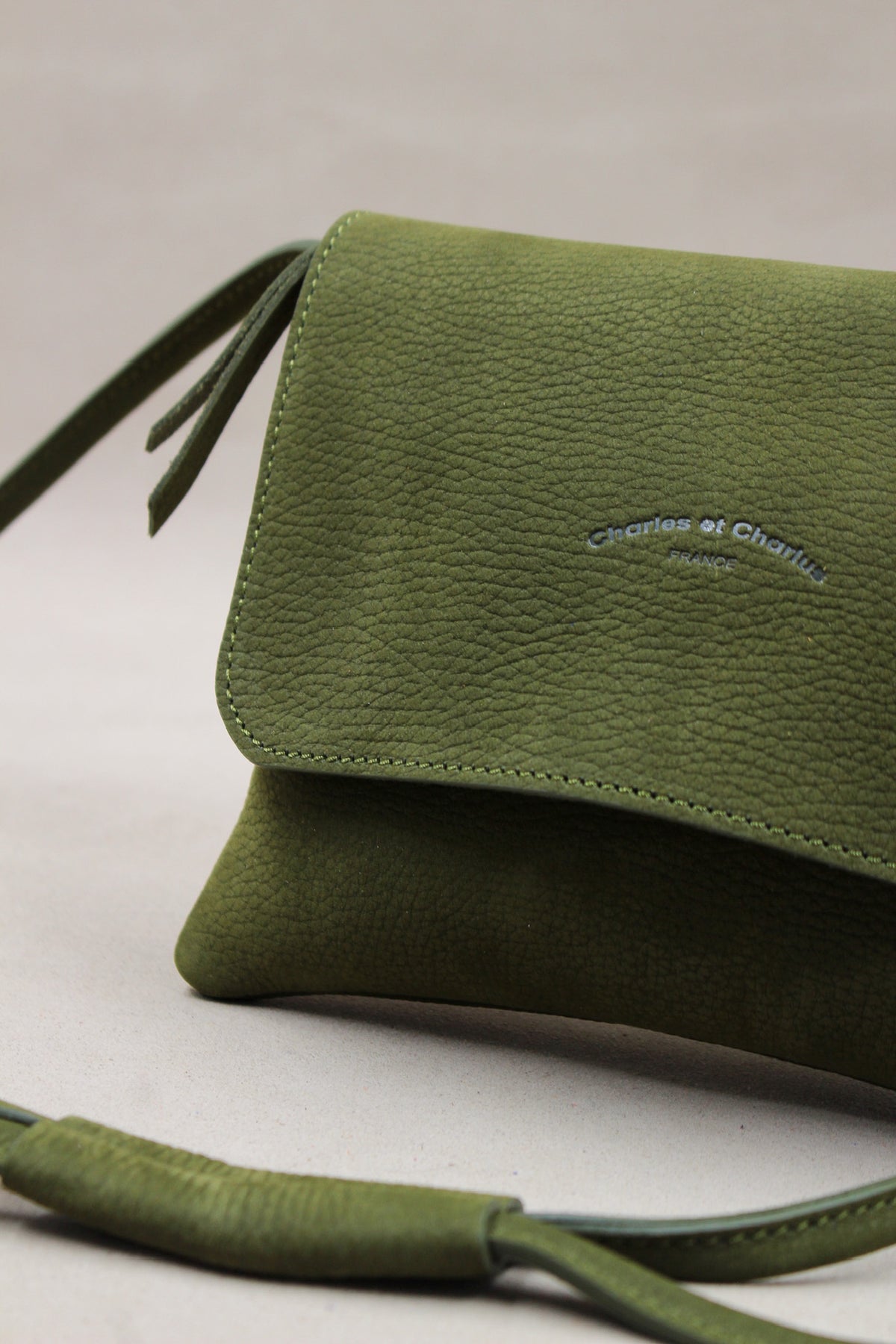 pochette cuir nubuck taurillon kaki