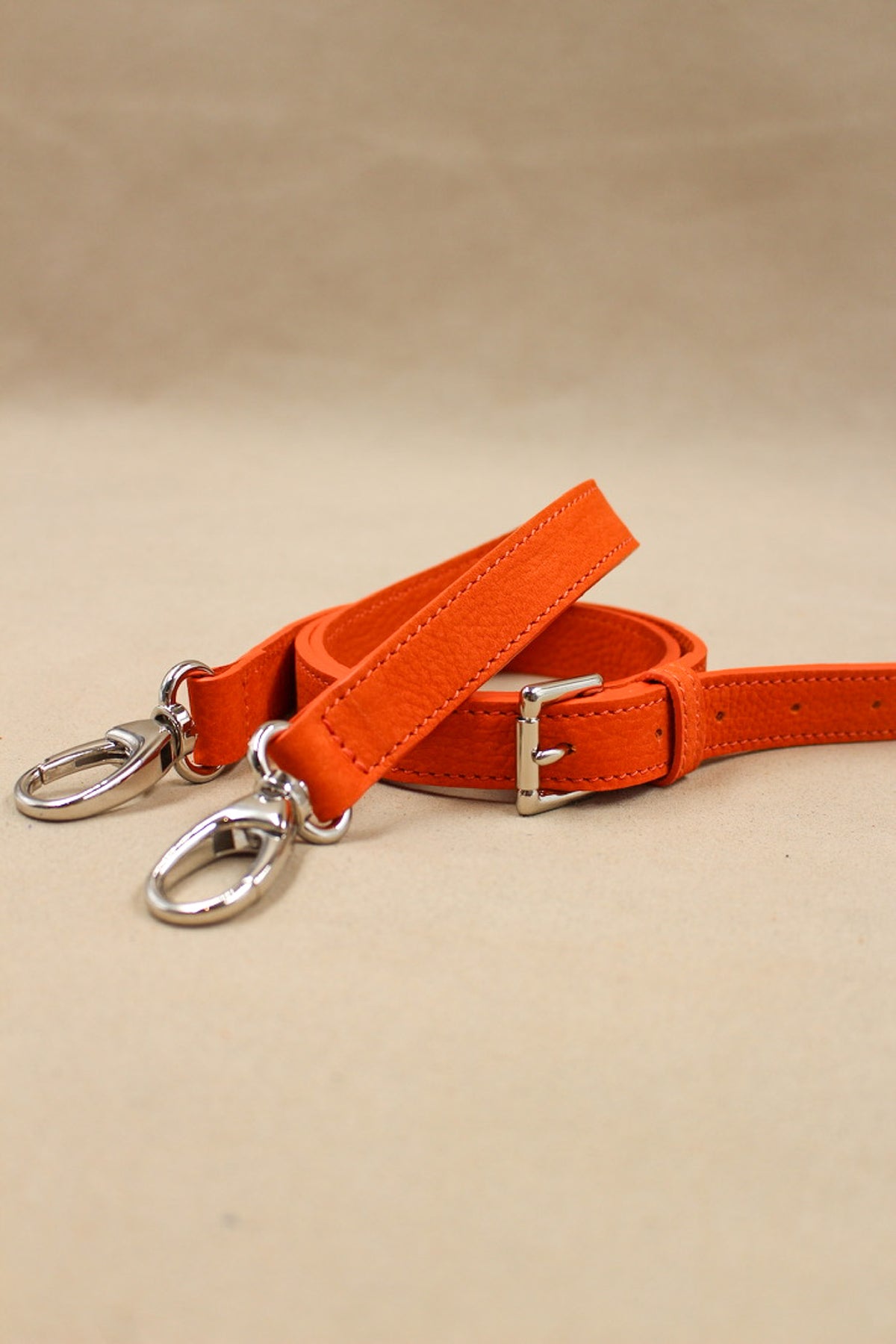 Bandoulière cuir nubuck, maroquinerie de qualité