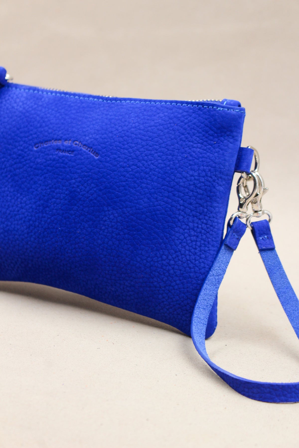 Trousse cuir nubuck taurillon, pochette artisanale fabriquée en atelier français