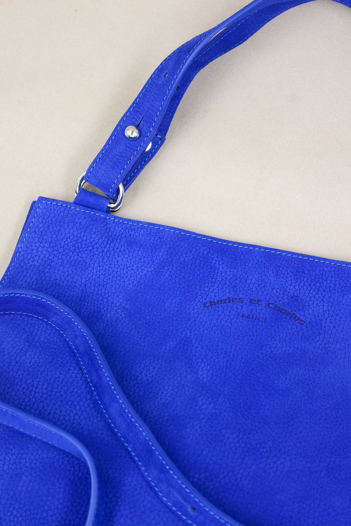 Sac intemporel bleu cuir premium nubuck artisanal français
