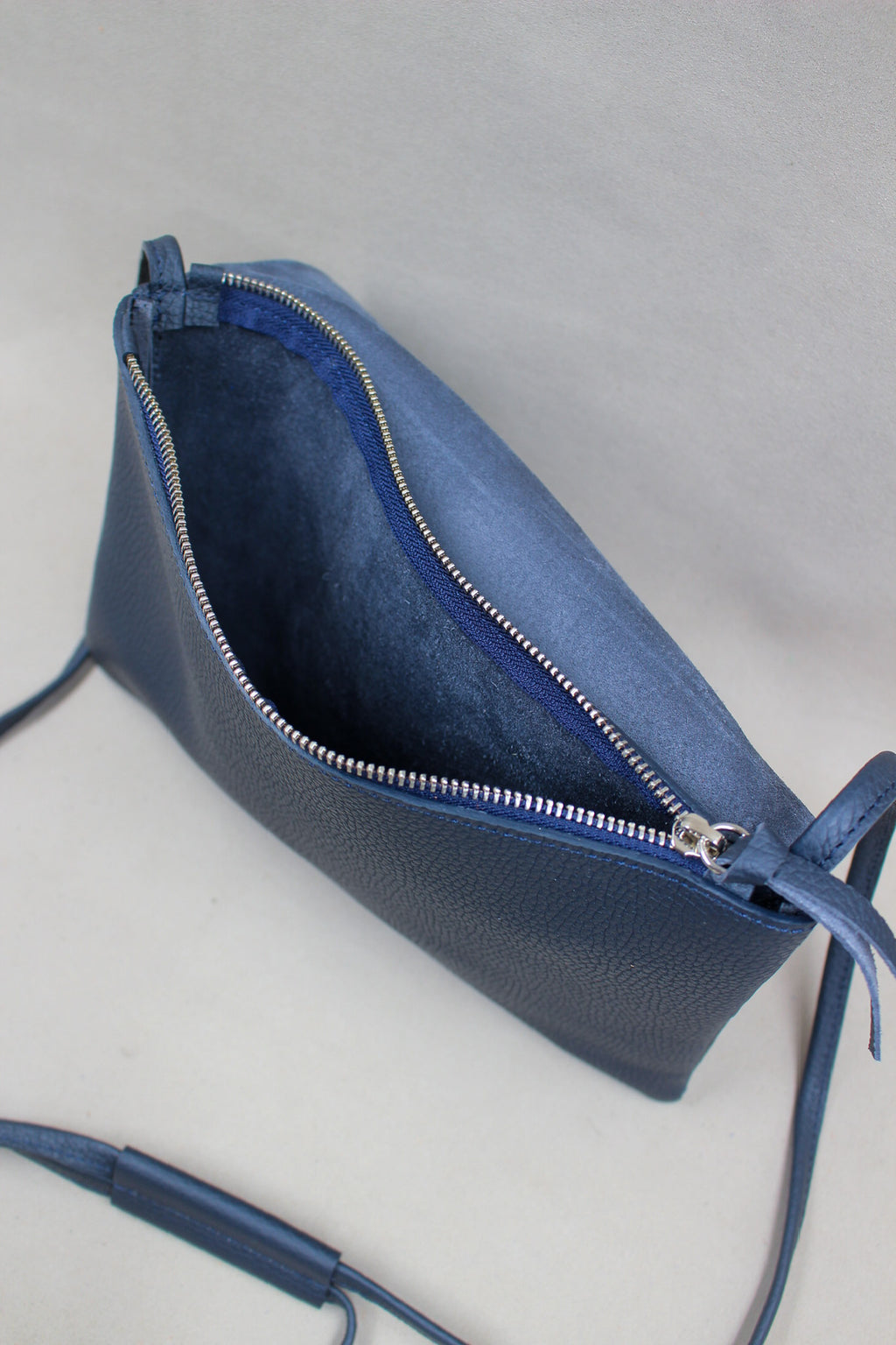 Pochette bandoulière cuir artisanal