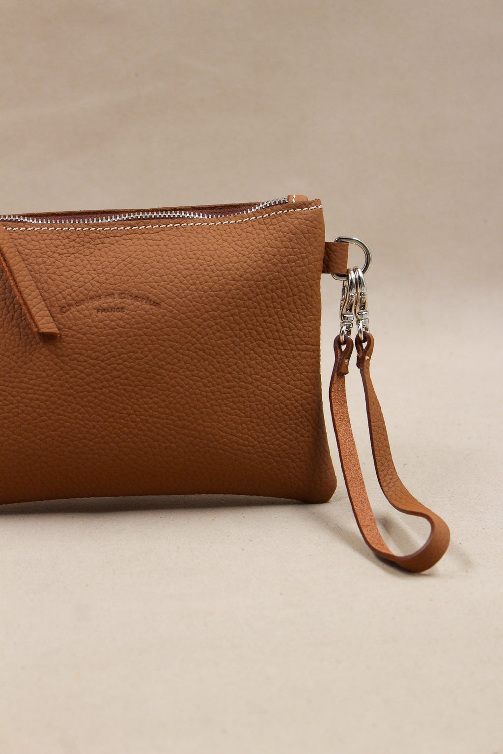 La Trousse cuir taurillon grainé, pochette plate atelier maroquinerie à Mazamet