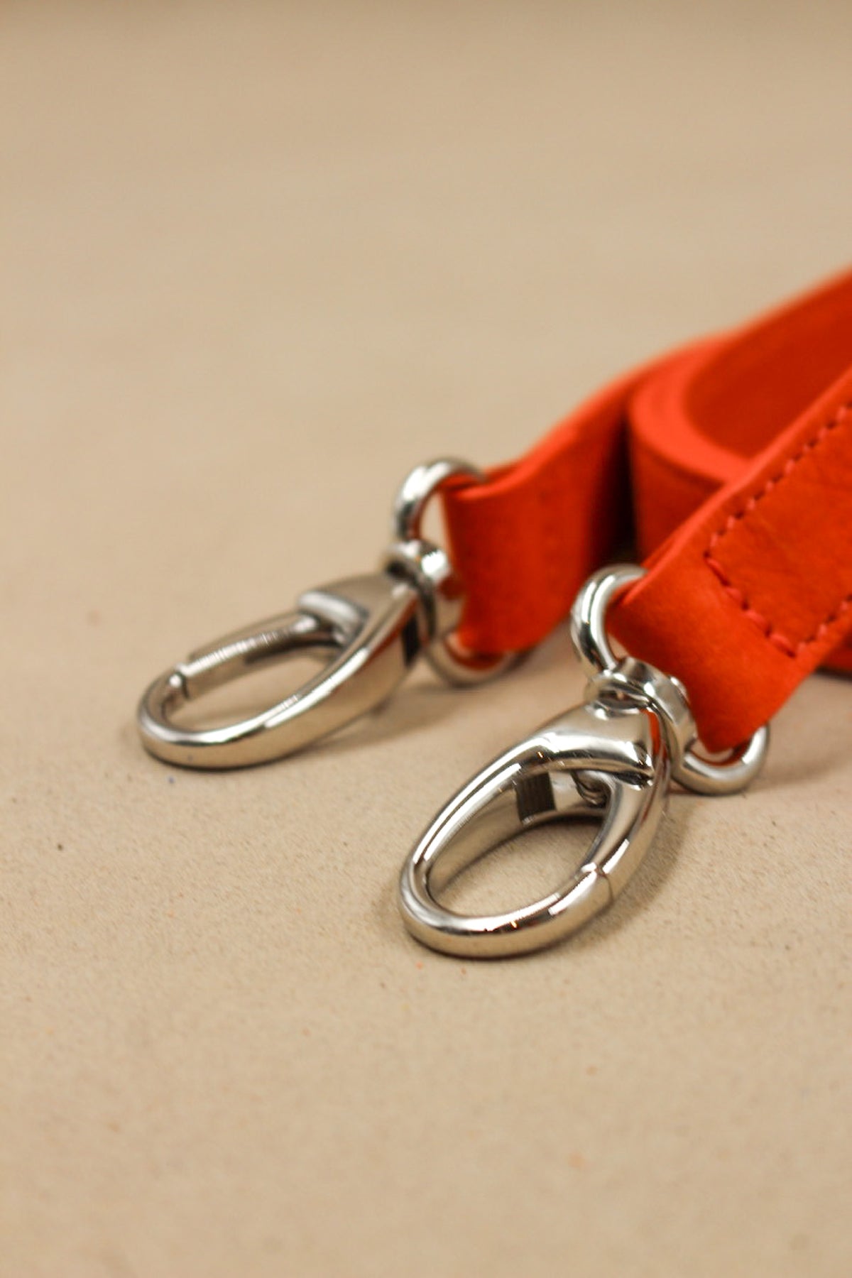 La Bandoulière cuir nubuck 100cm, accessoire polyvalent