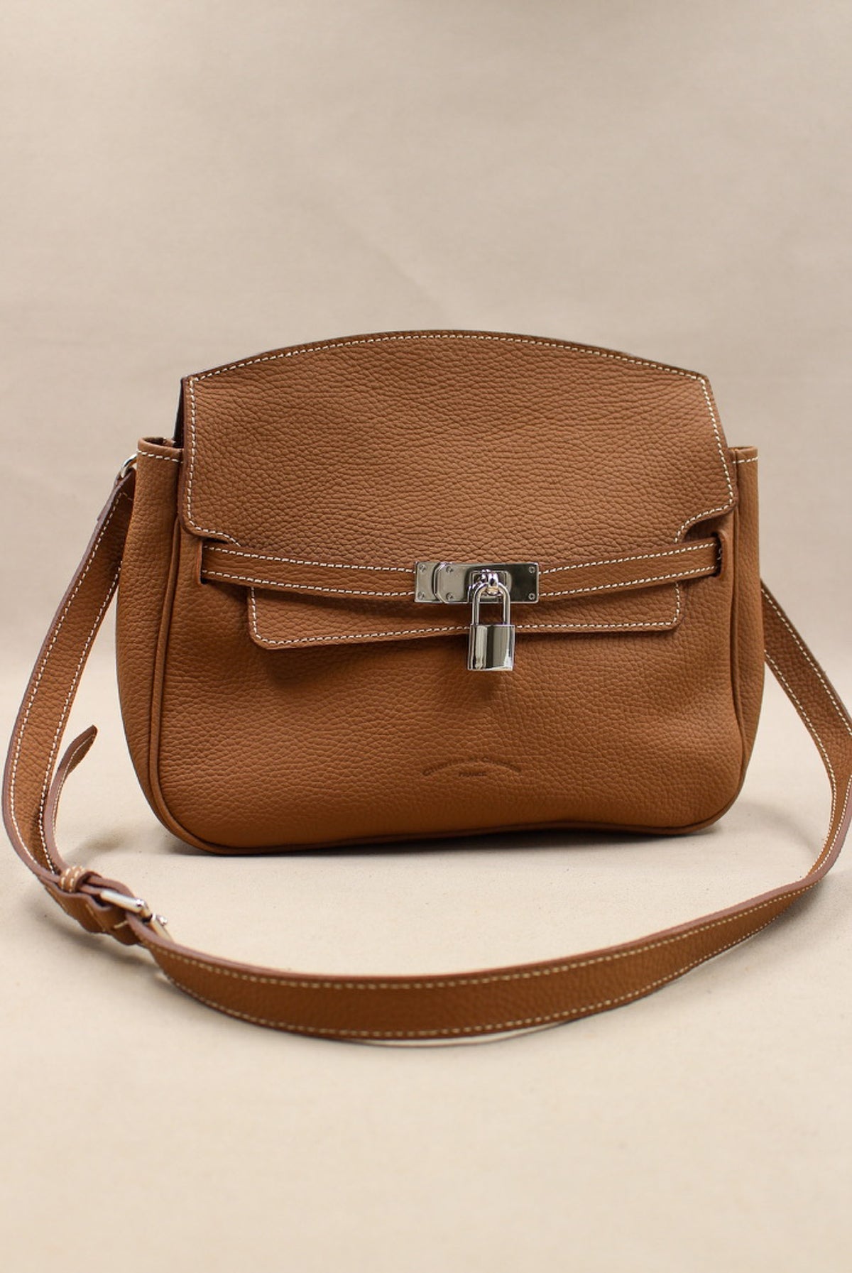 Sac rabat cuir grainé fermoir 