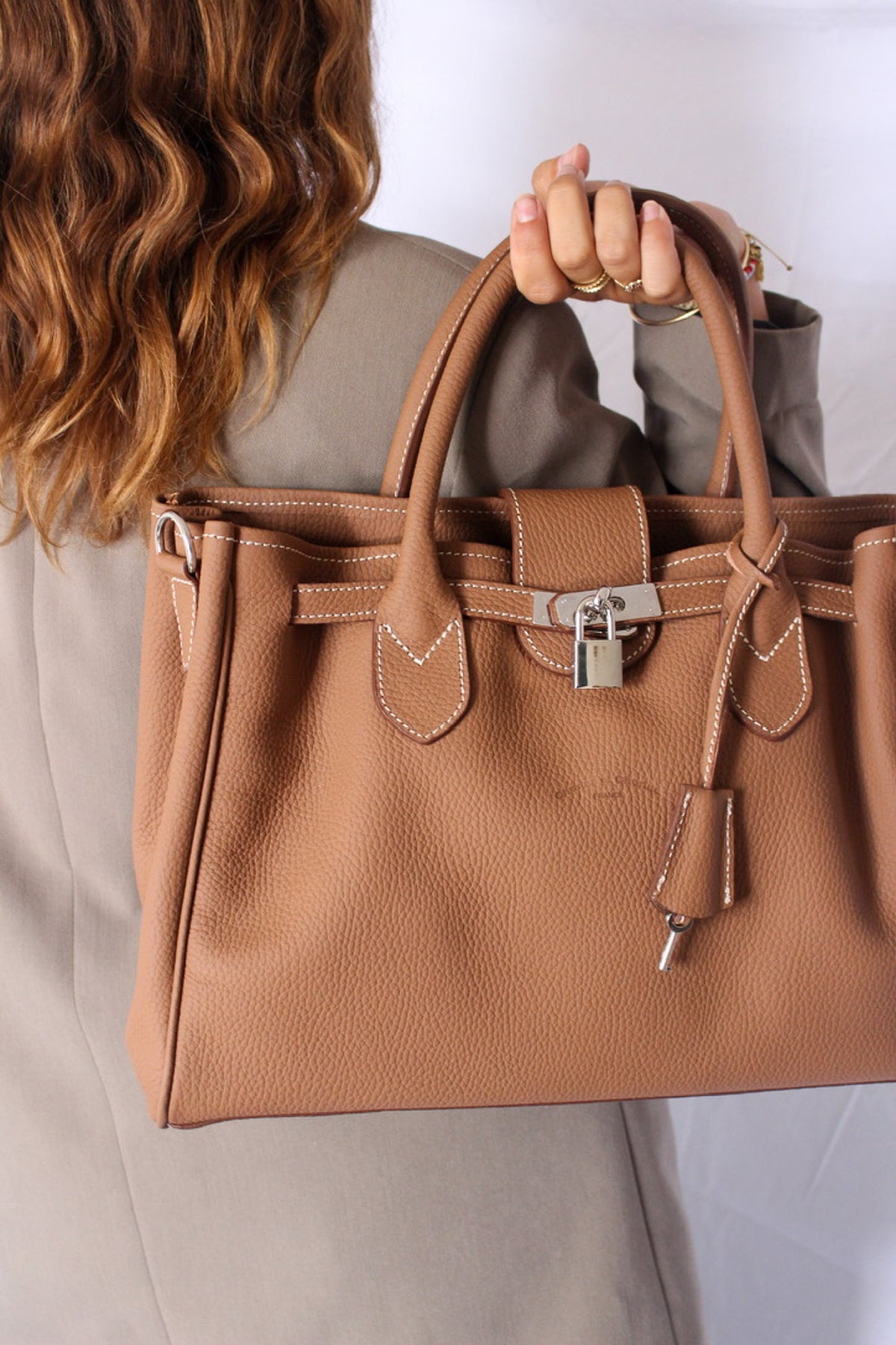 Sac cuir grainé haut gamme porté
