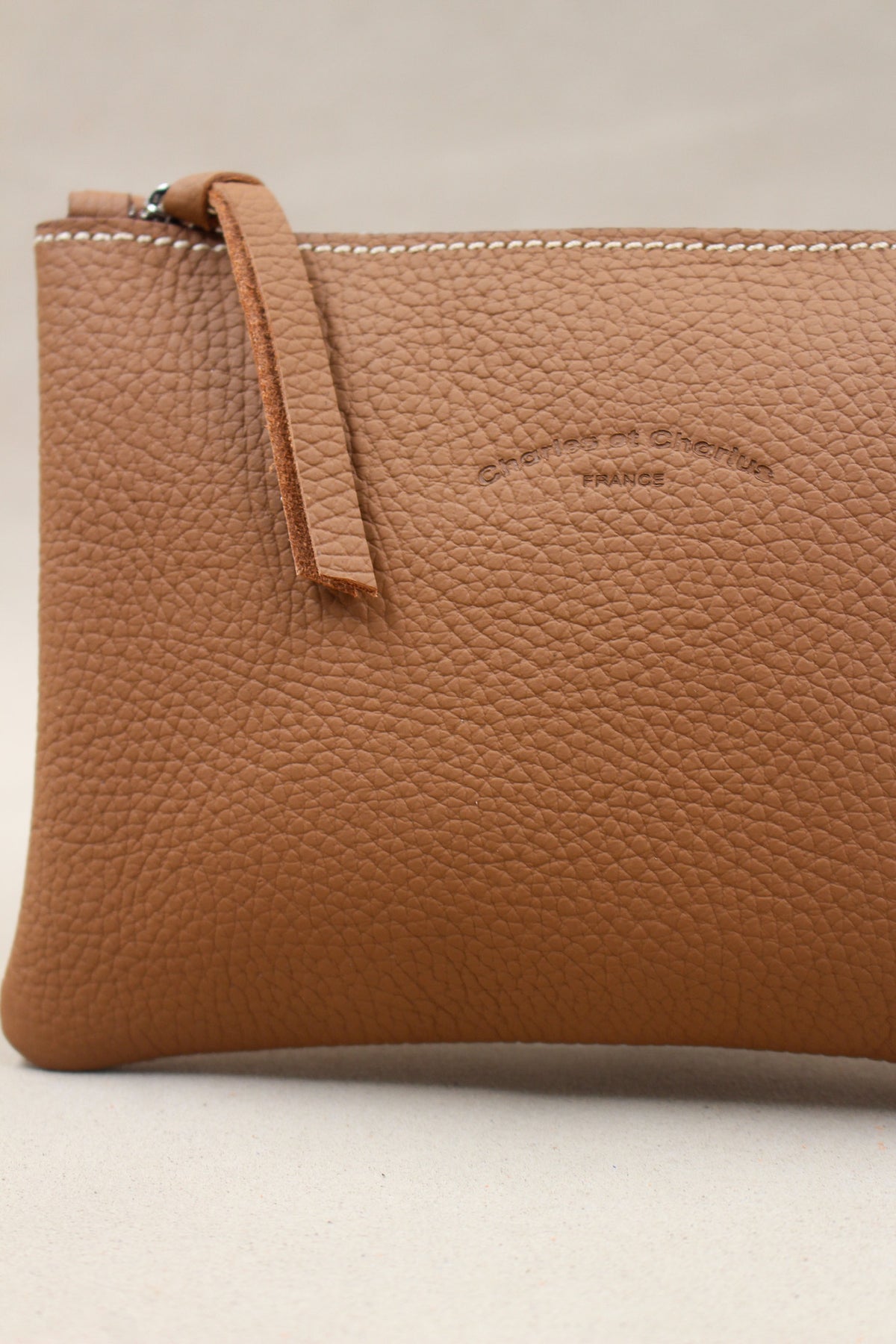 Trousse gold en cuir grainé, pochette élégante artisanal made in France
