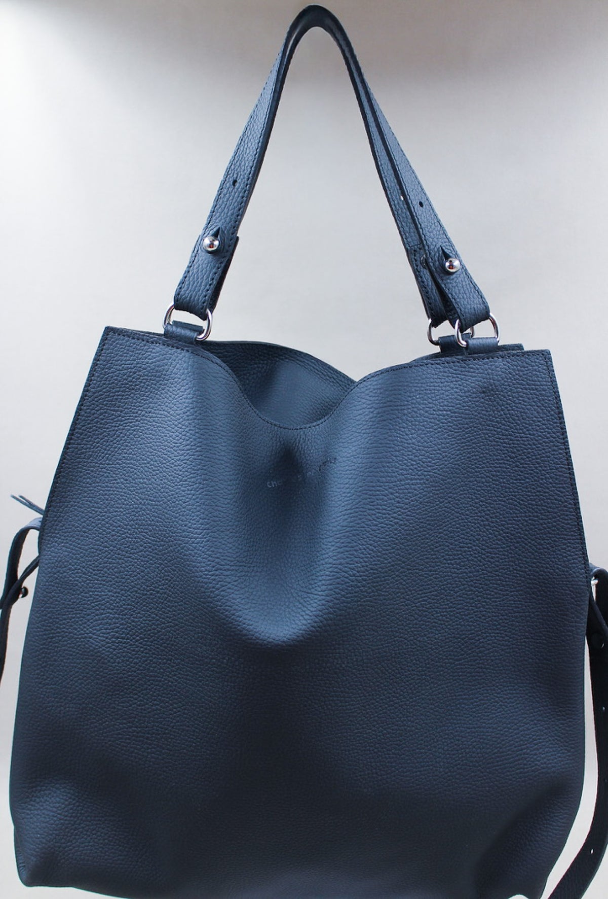 Cabas en cuir grainé bleu marine maroquinerie française