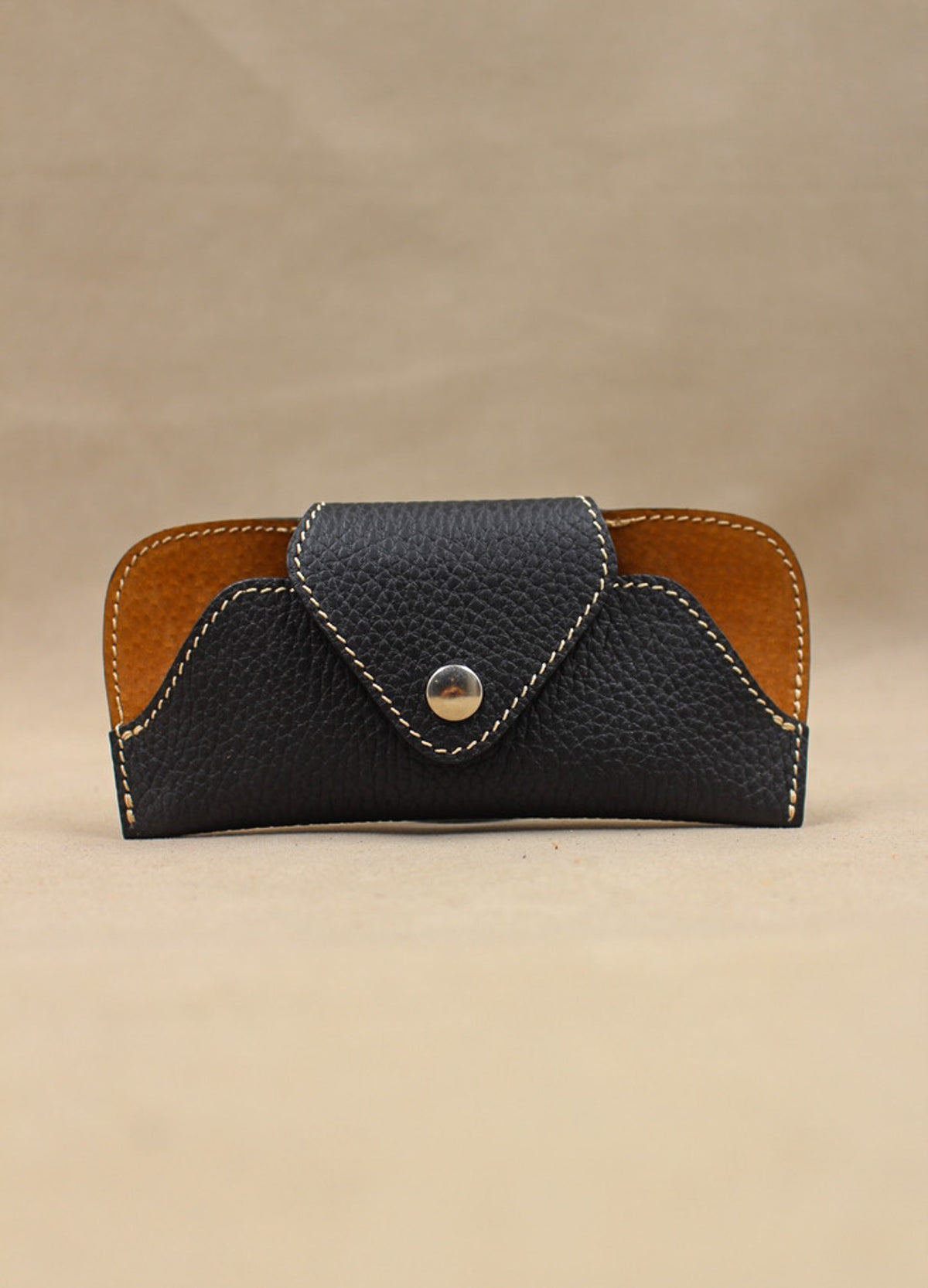 etui à lunettes noir en cuir grainé